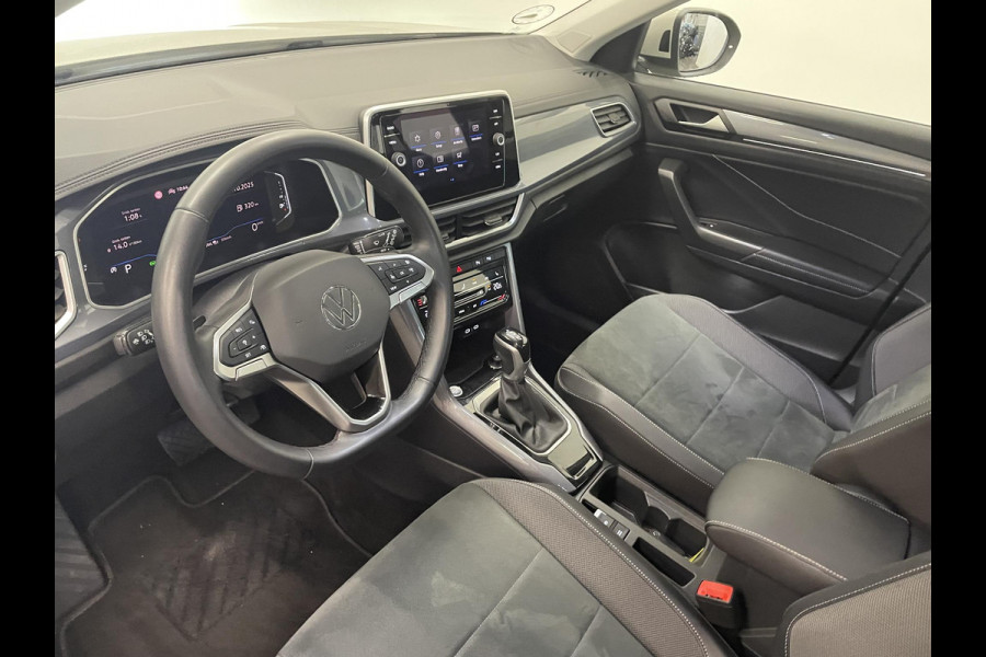 Volkswagen T-Roc 1.5 TSI Style Automaat Climate control Camera Lane assist Dodehoek Assistent LED verlichting Cruise control adaptive Keyless Apple CarPlay/ Android Auto Volkswagen T-Roc 1.5 TSI Style Automaat Climate control Camera Lane assist Dodehoek Assistent LED verlichting Cruise control adaptive Keyless Apple CarPlay/ Android Auto