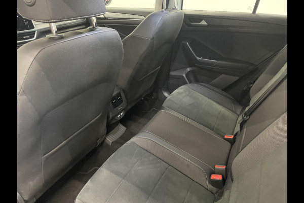Volkswagen T-Roc 1.5 TSI Style Automaat Climate control Camera Lane assist Dodehoek Assistent LED verlichting Cruise control adaptive Keyless Apple CarPlay/ Android Auto Volkswagen T-Roc 1.5 TSI Style Automaat Climate control Camera Lane assist Dodehoek Assistent LED verlichting Cruise control adaptive Keyless Apple CarPlay/ Android Auto