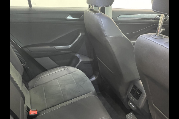 Volkswagen T-Roc 1.5 TSI Style Automaat Climate control Camera Lane assist Dodehoek Assistent LED verlichting Cruise control adaptive Keyless Apple CarPlay/ Android Auto Volkswagen T-Roc 1.5 TSI Style Automaat Climate control Camera Lane assist Dodehoek Assistent LED verlichting Cruise control adaptive Keyless Apple CarPlay/ Android Auto