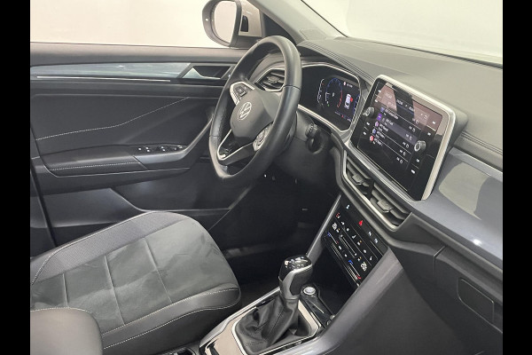 Volkswagen T-Roc 1.5 TSI Style Automaat Climate control Camera Lane assist Dodehoek Assistent LED verlichting Cruise control adaptive Keyless Apple CarPlay/ Android Auto Volkswagen T-Roc 1.5 TSI Style Automaat Climate control Camera Lane assist Dodehoek Assistent LED verlichting Cruise control adaptive Keyless Apple CarPlay/ Android Auto