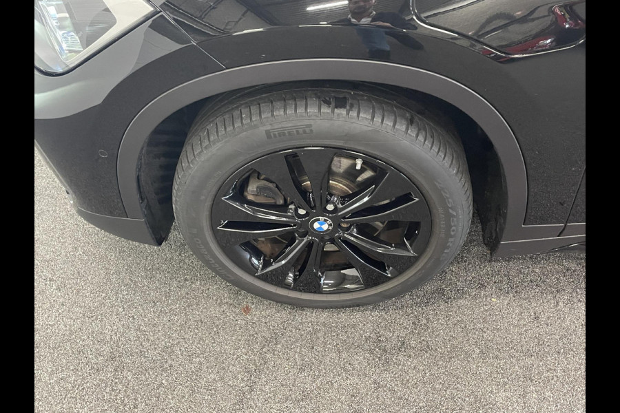 BMW X1 xDrive25e SportLine Aut PHEV Pano dak HiFi system Verwarmbare stoelen Sport stoelen navi Carplay PDC V+A Elektrische achterklep Full Led