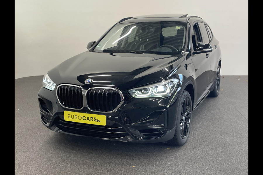 BMW X1 xDrive25e SportLine Aut PHEV Pano dak HiFi system Verwarmbare stoelen Sport stoelen navi Carplay PDC V+A Elektrische achterklep Full Led