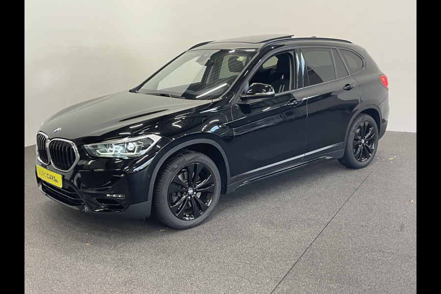 BMW X1 xDrive25e SportLine Aut PHEV Pano dak HiFi system Verwarmbare stoelen Sport stoelen navi Carplay PDC V+A Elektrische achterklep Full Led