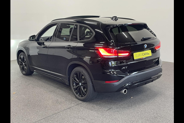 BMW X1 xDrive25e SportLine Aut PHEV Pano dak HiFi system Verwarmbare stoelen Sport stoelen navi Carplay PDC V+A Elektrische achterklep Full Led