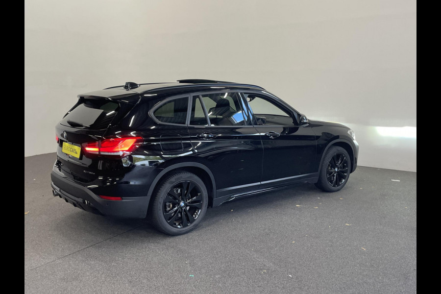 BMW X1 xDrive25e SportLine Aut PHEV Pano dak HiFi system Verwarmbare stoelen Sport stoelen navi Carplay PDC V+A Elektrische achterklep Full Led