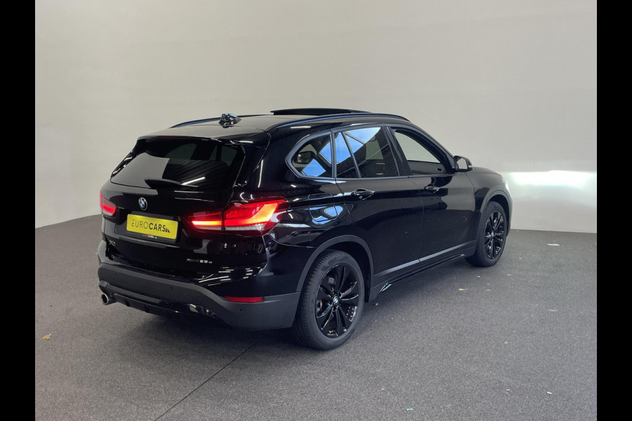 BMW X1 xDrive25e SportLine Aut PHEV Pano dak HiFi system Verwarmbare stoelen Sport stoelen navi Carplay PDC V+A Elektrische achterklep Full Led