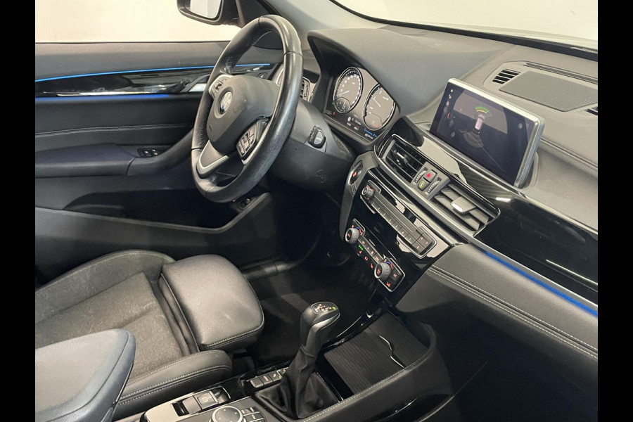 BMW X1 xDrive25e SportLine Aut PHEV Pano dak HiFi system Verwarmbare stoelen Sport stoelen navi Carplay PDC V+A Elektrische achterklep Full Led