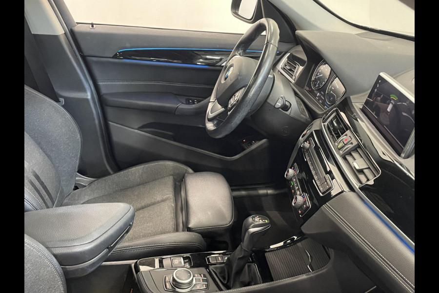 BMW X1 xDrive25e SportLine Aut PHEV Pano dak HiFi system Verwarmbare stoelen Sport stoelen navi Carplay PDC V+A Elektrische achterklep Full Led