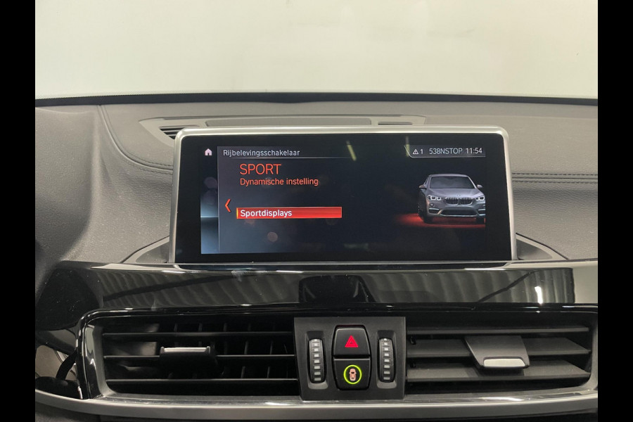 BMW X1 xDrive25e SportLine Aut PHEV Pano dak HiFi system Verwarmbare stoelen Sport stoelen navi Carplay PDC V+A Elektrische achterklep Full Led