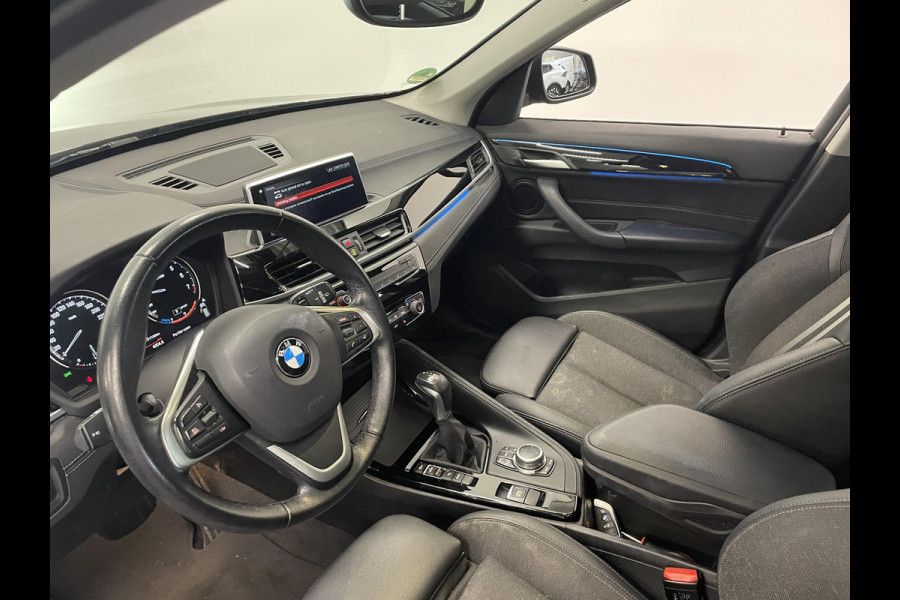 BMW X1 xDrive25e SportLine Aut PHEV Pano dak HiFi system Verwarmbare stoelen Sport stoelen navi Carplay PDC V+A Elektrische achterklep Full Led