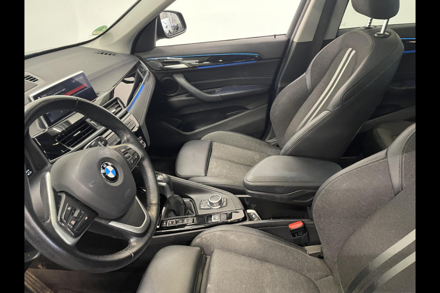 BMW X1 xDrive25e SportLine Aut PHEV Pano dak HiFi system Verwarmbare stoelen Sport stoelen navi Carplay PDC V+A Elektrische achterklep Full Led
