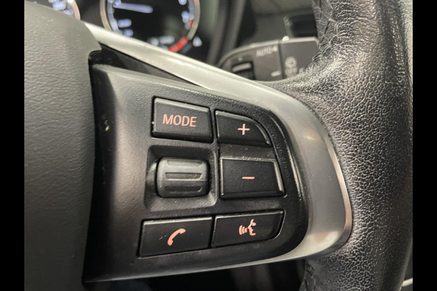 BMW X1 xDrive25e SportLine Aut PHEV Pano dak HiFi system Verwarmbare stoelen Sport stoelen navi Carplay PDC V+A Elektrische achterklep Full Led
