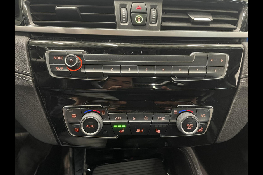 BMW X1 xDrive25e SportLine Aut PHEV Pano dak HiFi system Verwarmbare stoelen Sport stoelen navi Carplay PDC V+A Elektrische achterklep Full Led