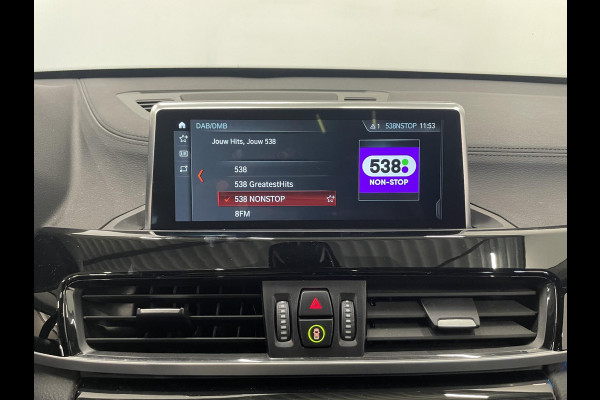 BMW X1 xDrive25e SportLine Aut PHEV Pano dak HiFi system Verwarmbare stoelen Sport stoelen navi Carplay PDC V+A Elektrische achterklep Full Led