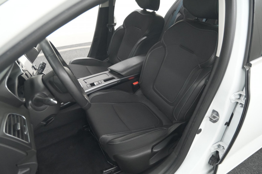 Renault MEGANE Estate TCe 140 EDC Techno | Trekhaak | Camera | Navigatie | 9.3 Inch Groot Scherm