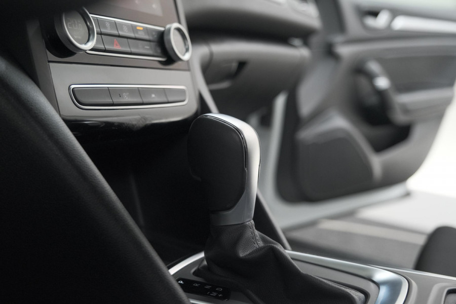 Renault MEGANE Estate TCe 140 EDC Techno | Trekhaak | Camera | Navigatie | 9.3 Inch Groot Scherm