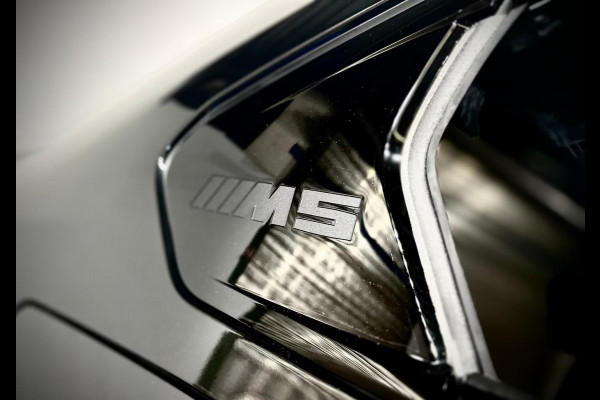 BMW 5 Serie M5 M Carbon|M Drivers Package|M Drive Professional|Driving + Parking Assistant Professional|Alcantara BMW 5 Serie M5 M Carbon|M Drivers Package|M Drive Professional|Driving + Parking Assistant Professional|Alcantara