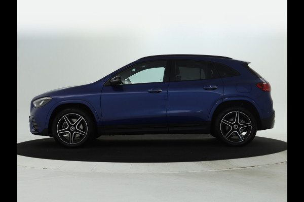 Mercedes-Benz GLA 250 e AMG Plug-In Hybride Edition AMG Line | Night Pakket | Distronic | 360° Camera | AC en DC Laden | MultiBeam Koplampen | Stuur en Stoeverwarming. Inclusief 24 maanden Mercedes-Benz Certified garantie voor Europa.