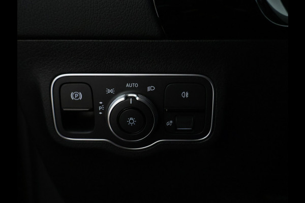 Mercedes-Benz GLA 250 e AMG Plug-In Hybride Edition AMG Line | Night Pakket | Distronic | 360° Camera | AC en DC Laden | MultiBeam Koplampen | Stuur en Stoeverwarming. Inclusief 24 maanden Mercedes-Benz Certified garantie voor Europa.