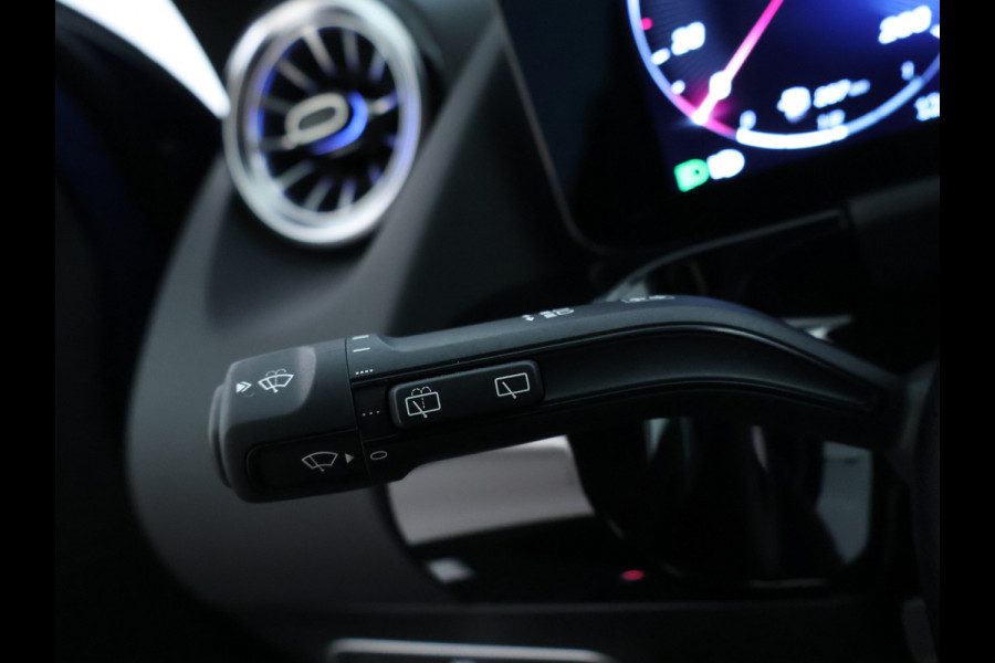 Mercedes-Benz GLA 250 e AMG Plug-In Hybride Edition AMG Line | Night Pakket | Distronic | 360° Camera | AC en DC Laden | MultiBeam Koplampen | Stuur en Stoeverwarming. Inclusief 24 maanden Mercedes-Benz Certified garantie voor Europa.