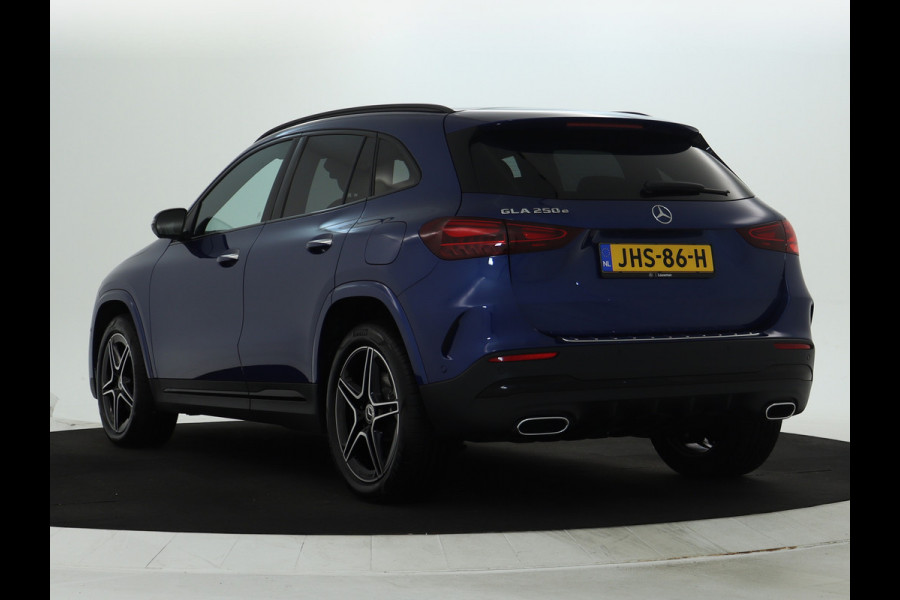 Mercedes-Benz GLA 250 e AMG Plug-In Hybride Edition AMG Line | Night Pakket | Distronic | 360° Camera | AC en DC Laden | MultiBeam Koplampen | Stuur en Stoeverwarming. Inclusief 24 maanden Mercedes-Benz Certified garantie voor Europa.