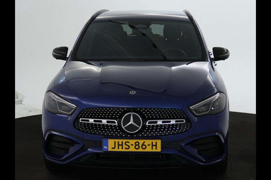 Mercedes-Benz GLA 250 e AMG Plug-In Hybride Edition AMG Line | Night Pakket | Distronic | 360° Camera | AC en DC Laden | MultiBeam Koplampen | Stuur en Stoeverwarming. Inclusief 24 maanden Mercedes-Benz Certified garantie voor Europa.