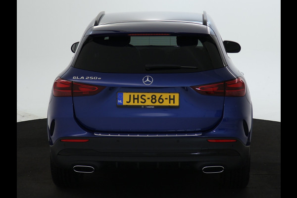 Mercedes-Benz GLA 250 e AMG Plug-In Hybride Edition AMG Line | Night Pakket | Distronic | 360° Camera | AC en DC Laden | MultiBeam Koplampen | Stuur en Stoeverwarming. Inclusief 24 maanden Mercedes-Benz Certified garantie voor Europa.