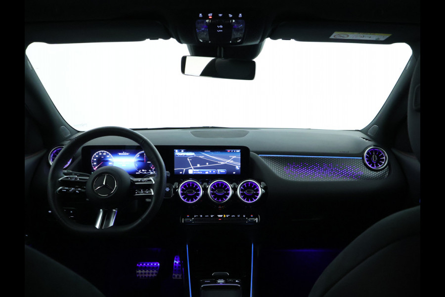 Mercedes-Benz GLA 250 e AMG Plug-In Hybride Edition AMG Line | Night Pakket | Distronic | 360° Camera | AC en DC Laden | MultiBeam Koplampen | Stuur en Stoeverwarming. Inclusief 24 maanden Mercedes-Benz Certified garantie voor Europa.