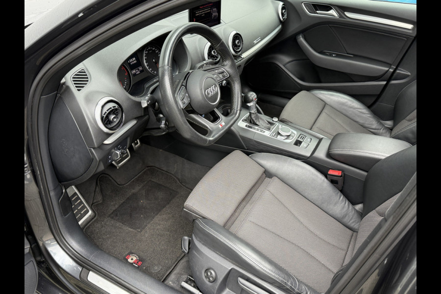 Audi A3 Limousine 35 TFSI CoD Sport S Line Edition | S-Line | Panoramadak | Draadloze telefoonlader Audi A3 Limousine 35 TFSI CoD Sport S Line Edition | S-Line | Panoramadak | Draadloze telefoonlader