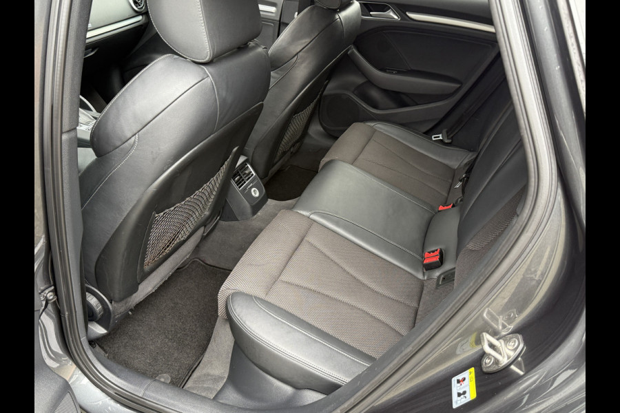 Audi A3 Limousine 35 TFSI CoD Sport S Line Edition | S-Line | Panoramadak | Draadloze telefoonlader Audi A3 Limousine 35 TFSI CoD Sport S Line Edition | S-Line | Panoramadak | Draadloze telefoonlader