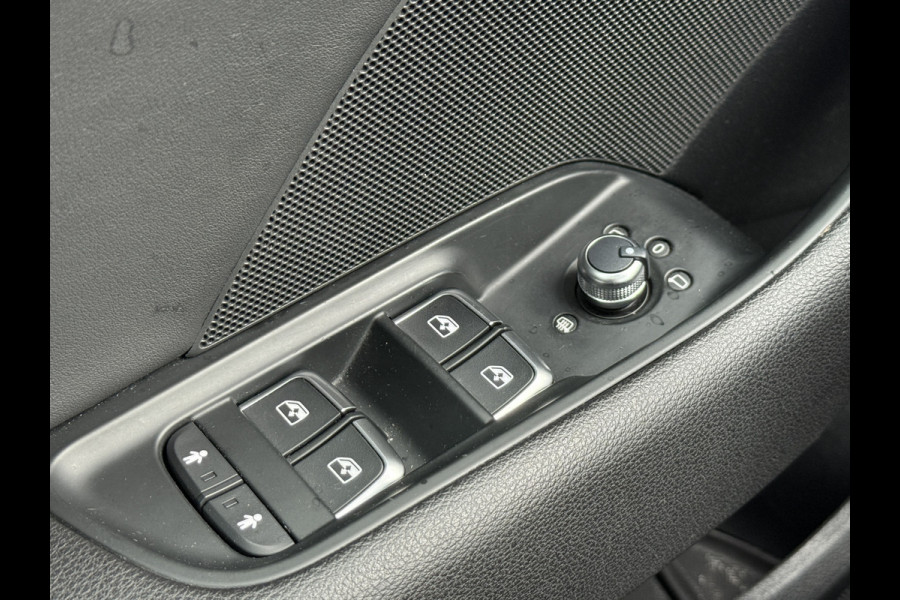 Audi A3 Limousine 35 TFSI CoD Sport S Line Edition | S-Line | Panoramadak | Draadloze telefoonlader Audi A3 Limousine 35 TFSI CoD Sport S Line Edition | S-Line | Panoramadak | Draadloze telefoonlader