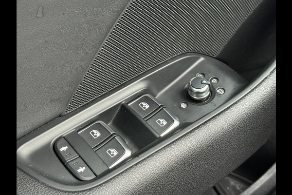 Audi A3 Limousine 35 TFSI CoD Sport S Line Edition | S-Line | Panoramadak | Draadloze telefoonlader Audi A3 Limousine 35 TFSI CoD Sport S Line Edition | S-Line | Panoramadak | Draadloze telefoonlader