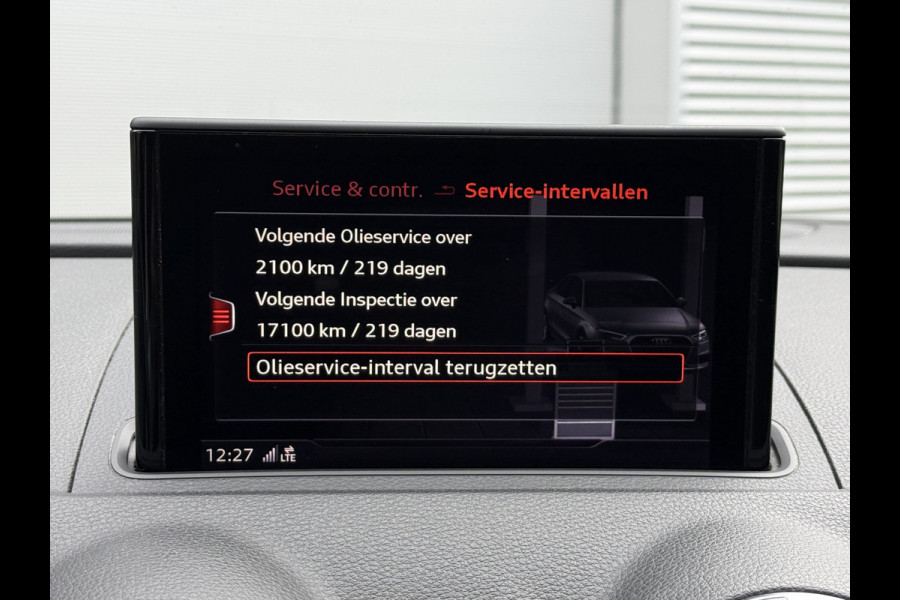 Audi A3 Limousine 35 TFSI CoD Sport S Line Edition | S-Line | Panoramadak | Draadloze telefoonlader Audi A3 Limousine 35 TFSI CoD Sport S Line Edition | S-Line | Panoramadak | Draadloze telefoonlader