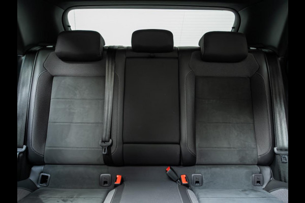 Volkswagen T-Roc 1.5 TSI 3 x R-Line Business+ | Massage | Black Style Volkswagen T-Roc 1.5 TSI 3 x R-Line Business+ | Massage | Black Style