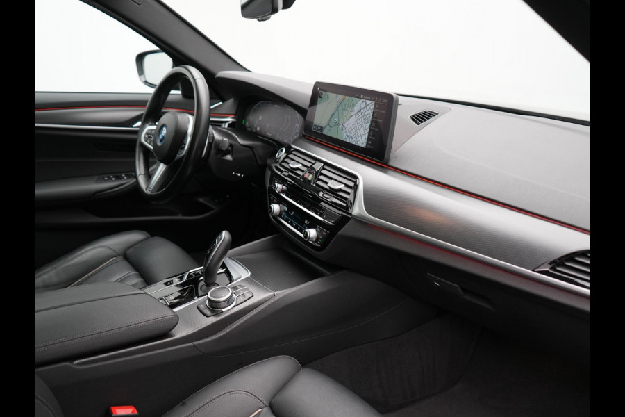 BMW 5 Serie Touring 520e M Sport Plug In Hybrid Dealer O.H PHEV | Panodak | Adaptive Cruise | Camera | Lederen Comfortstoelen Memory & Verwarmd | Apple Carplay | Sfeerverlichting | Navigatie | Virtual | DAB | SOPHISTOGRAU Metallic | BMW 5 Serie Touring 520e M Sport Plug In Hybrid Dealer O.H PHEV | Panodak | Adaptive Cruise | Camera | Lederen Comfortstoelen Memory & Verwarmd | Apple Carplay | Sfeerverlichting | Navigatie | Virtual | DAB | SOPHISTOGRAU Metallic |