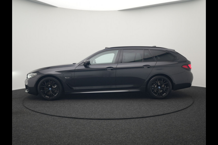 BMW 5 Serie Touring 520e M Sport Plug In Hybrid Dealer O.H PHEV | Panodak | Adaptive Cruise | Camera | Lederen Comfortstoelen Memory & Verwarmd | Apple Carplay | Sfeerverlichting | Navigatie | Virtual | DAB | SOPHISTOGRAU Metallic | BMW 5 Serie Touring 520e M Sport Plug In Hybrid Dealer O.H PHEV | Panodak | Adaptive Cruise | Camera | Lederen Comfortstoelen Memory & Verwarmd | Apple Carplay | Sfeerverlichting | Navigatie | Virtual | DAB | SOPHISTOGRAU Metallic |