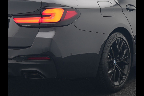 BMW 5 Serie Touring 520e M Sport Plug In Hybrid Dealer O.H PHEV | Panodak | Adaptive Cruise | Camera | Lederen Comfortstoelen Memory & Verwarmd | Apple Carplay | Sfeerverlichting | Navigatie | Virtual | DAB | SOPHISTOGRAU Metallic | BMW 5 Serie Touring 520e M Sport Plug In Hybrid Dealer O.H PHEV | Panodak | Adaptive Cruise | Camera | Lederen Comfortstoelen Memory & Verwarmd | Apple Carplay | Sfeerverlichting | Navigatie | Virtual | DAB | SOPHISTOGRAU Metallic |