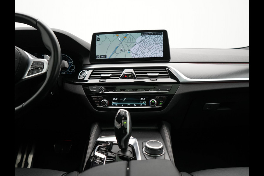 BMW 5 Serie Touring 520e M Sport Plug In Hybrid Dealer O.H PHEV | Panodak | Adaptive Cruise | Camera | Lederen Comfortstoelen Memory & Verwarmd | Apple Carplay | Sfeerverlichting | Navigatie | Virtual | DAB | SOPHISTOGRAU Metallic | BMW 5 Serie Touring 520e M Sport Plug In Hybrid Dealer O.H PHEV | Panodak | Adaptive Cruise | Camera | Lederen Comfortstoelen Memory & Verwarmd | Apple Carplay | Sfeerverlichting | Navigatie | Virtual | DAB | SOPHISTOGRAU Metallic |
