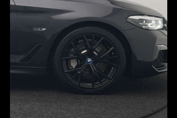 BMW 5 Serie Touring 520e M Sport Plug In Hybrid Dealer O.H PHEV | Panodak | Adaptive Cruise | Camera | Lederen Comfortstoelen Memory & Verwarmd | Apple Carplay | Sfeerverlichting | Navigatie | Virtual | DAB | SOPHISTOGRAU Metallic | BMW 5 Serie Touring 520e M Sport Plug In Hybrid Dealer O.H PHEV | Panodak | Adaptive Cruise | Camera | Lederen Comfortstoelen Memory & Verwarmd | Apple Carplay | Sfeerverlichting | Navigatie | Virtual | DAB | SOPHISTOGRAU Metallic |