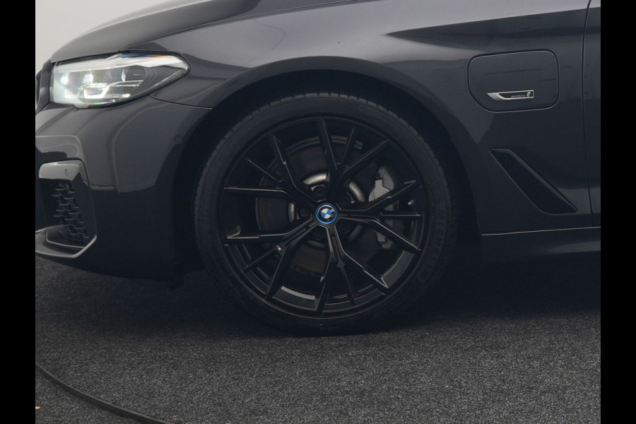 BMW 5 Serie Touring 520e M Sport Plug In Hybrid Dealer O.H PHEV | Panodak | Adaptive Cruise | Camera | Lederen Comfortstoelen Memory & Verwarmd | Apple Carplay | Sfeerverlichting | Navigatie | Virtual | DAB | SOPHISTOGRAU Metallic | BMW 5 Serie Touring 520e M Sport Plug In Hybrid Dealer O.H PHEV | Panodak | Adaptive Cruise | Camera | Lederen Comfortstoelen Memory & Verwarmd | Apple Carplay | Sfeerverlichting | Navigatie | Virtual | DAB | SOPHISTOGRAU Metallic |