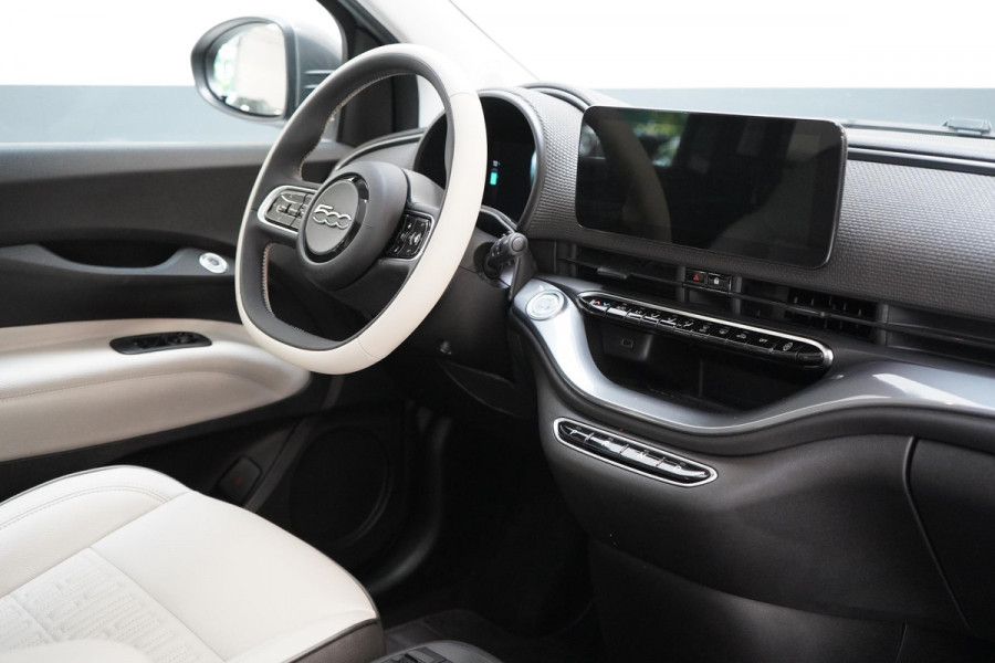 Fiat 500E La Prima 42 kWh | SoH 94% | Lederen bekleding | Navigatie | Achteruitrijcamera | Panoramadak | Adaptive cruise | Fiat 500E La Prima 42 kWh | SoH 94% | Lederen bekleding | Navigatie | Achteruitrijcamera | Panoramadak | Adaptive cruise |