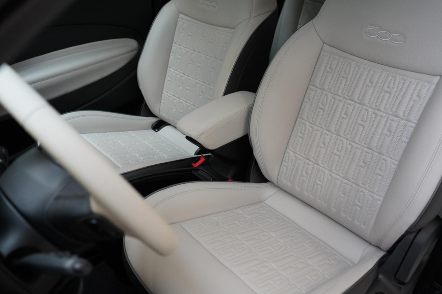 Fiat 500E La Prima 42 kWh | SoH 94% | Lederen bekleding | Navigatie | Achteruitrijcamera | Panoramadak | Adaptive cruise | Fiat 500E La Prima 42 kWh | SoH 94% | Lederen bekleding | Navigatie | Achteruitrijcamera | Panoramadak | Adaptive cruise |