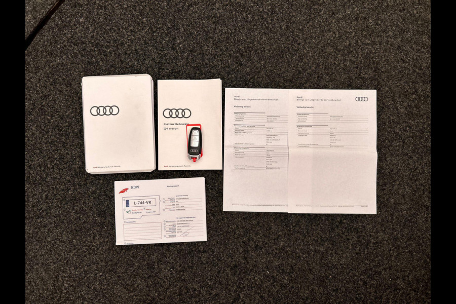 Audi Q4 e-tron 35 Launch edition Advanced 55 kWh * SOG 93% Origineel Nederlands * Leder Stoelverwarming Carplay Keyless Audi Q4 e-tron 35 Launch edition Advanced 55 kWh * SOG 93% Origineel Nederlands * Leder Stoelverwarming Carplay Keyless