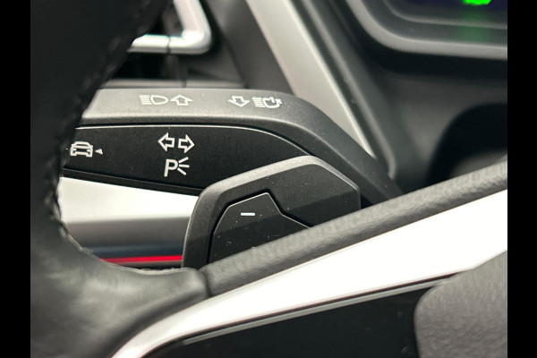 Audi Q4 e-tron 35 Launch edition Advanced 55 kWh * SOG 93% Origineel Nederlands * Leder Stoelverwarming Carplay Keyless Audi Q4 e-tron 35 Launch edition Advanced 55 kWh * SOG 93% Origineel Nederlands * Leder Stoelverwarming Carplay Keyless