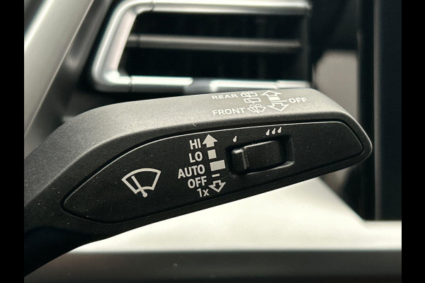 Audi Q4 e-tron 35 Launch edition Advanced 55 kWh * SOG 93% Origineel Nederlands * Leder Stoelverwarming Carplay Keyless Audi Q4 e-tron 35 Launch edition Advanced 55 kWh * SOG 93% Origineel Nederlands * Leder Stoelverwarming Carplay Keyless