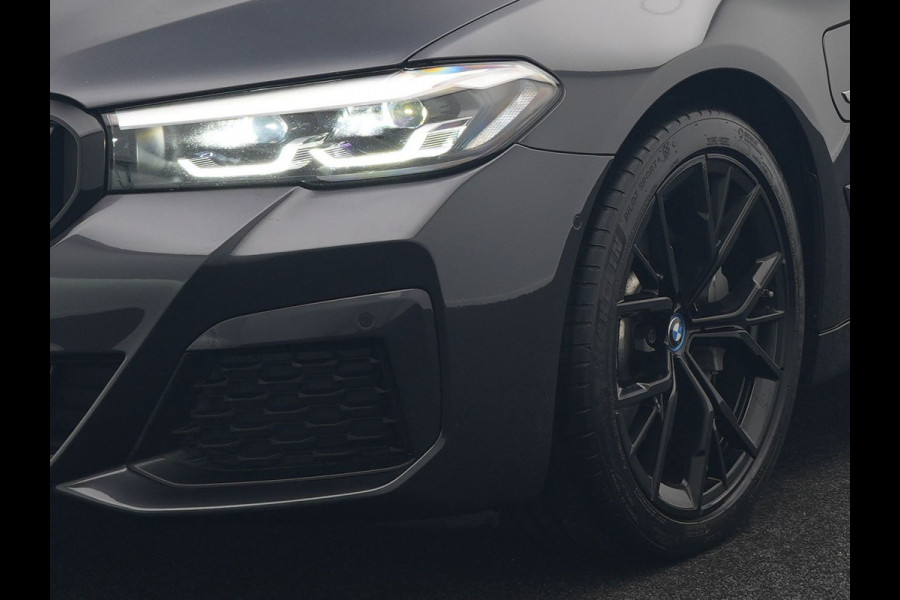 BMW 5 Serie Touring 520e M Sport Plug In Hybrid Dealer O.H PHEV | Panodak | Adaptive Cruise | Camera | Lederen Comfortstoelen Memory & Verwarmd | Apple Carplay | Sfeerverlichting | Navigatie | Virtual | DAB | SOPHISTOGRAU Metallic | BMW 5 Serie Touring 520e M Sport Plug In Hybrid Dealer O.H PHEV | Panodak | Adaptive Cruise | Camera | Lederen Comfortstoelen Memory & Verwarmd | Apple Carplay | Sfeerverlichting | Navigatie | Virtual | DAB | SOPHISTOGRAU Metallic |