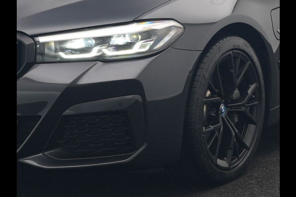 BMW 5 Serie Touring 520e M Sport Plug In Hybrid Dealer O.H PHEV | Panodak | Adaptive Cruise | Camera | Lederen Comfortstoelen Memory & Verwarmd | Apple Carplay | Sfeerverlichting | Navigatie | Virtual | DAB | SOPHISTOGRAU Metallic | BMW 5 Serie Touring 520e M Sport Plug In Hybrid Dealer O.H PHEV | Panodak | Adaptive Cruise | Camera | Lederen Comfortstoelen Memory & Verwarmd | Apple Carplay | Sfeerverlichting | Navigatie | Virtual | DAB | SOPHISTOGRAU Metallic |