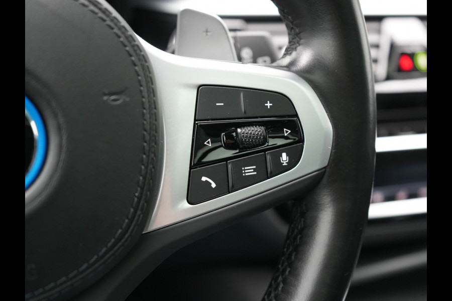 BMW 5 Serie Touring 520e M Sport Plug In Hybrid Dealer O.H PHEV | Panodak | Adaptive Cruise | Camera | Lederen Comfortstoelen Memory & Verwarmd | Apple Carplay | Sfeerverlichting | Navigatie | Virtual | DAB | SOPHISTOGRAU Metallic | BMW 5 Serie Touring 520e M Sport Plug In Hybrid Dealer O.H PHEV | Panodak | Adaptive Cruise | Camera | Lederen Comfortstoelen Memory & Verwarmd | Apple Carplay | Sfeerverlichting | Navigatie | Virtual | DAB | SOPHISTOGRAU Metallic |