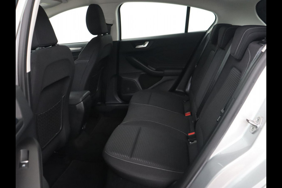 Ford Focus 1.0 EcoBoost Titanium | Automaat | Carplay | Navigatie | Keyless | Parkeerhulp | Climate control | Cruise control | Bluetooth Ford Focus 1.0 EcoBoost Titanium | Automaat | Carplay | Navigatie | Keyless | Parkeerhulp | Climate control | Cruise control | Bluetooth