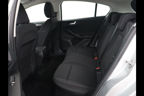 Ford Focus 1.0 EcoBoost Titanium | Automaat | Carplay | Navigatie | Keyless | Parkeerhulp | Climate control | Cruise control | Bluetooth Ford Focus 1.0 EcoBoost Titanium | Automaat | Carplay | Navigatie | Keyless | Parkeerhulp | Climate control | Cruise control | Bluetooth